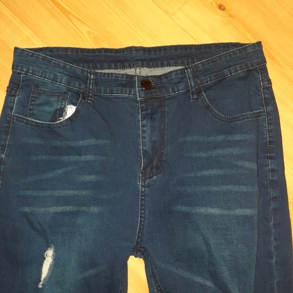 SHEIN Men's Distressed Blue Jeans - Picture 3 of 6